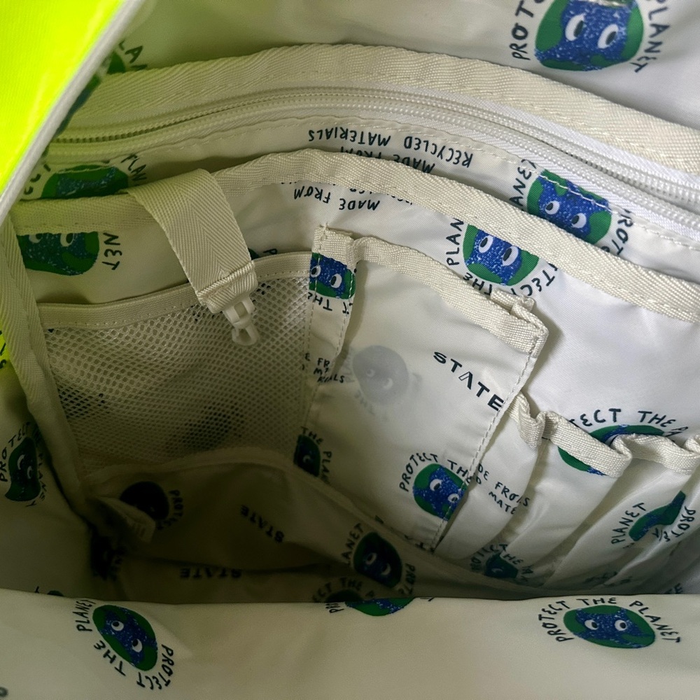 STATE Bags | Kane Backpack + Rodger’s Lunchbox Bundle | Navy/Neon - Picture 5 of 8